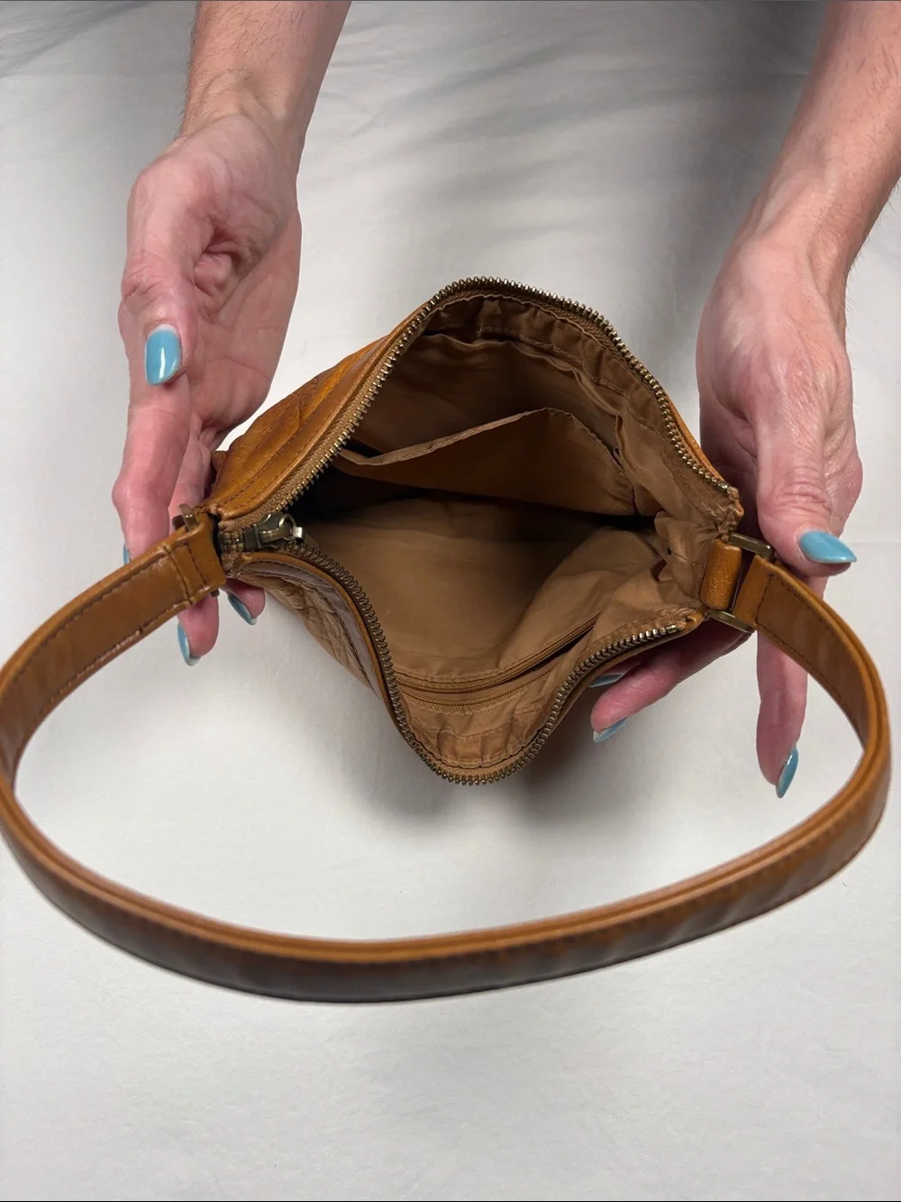 Aurielle Tan Leather Shoulder Bag - Picture 4 of 6